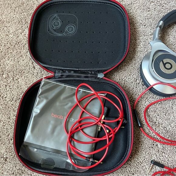 Beats by Dr. Dre Executive Wired Over Ear Noise Cancelling Headphone - Picture 3 of 10